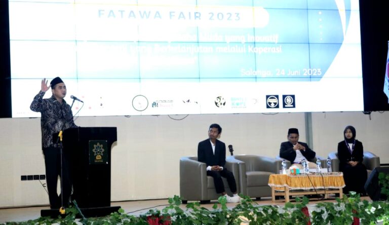 Wagub Taj Yasin Ajak Mahasiswa Geluti Wirausaha