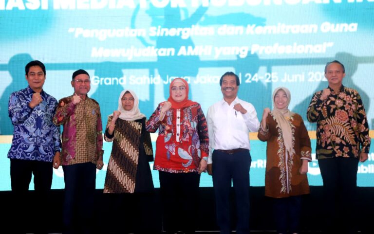 Kemnaker Sampaikan 3 Pesan Membangun pada Munas Asosiasi Mediator Hubungan Industrial