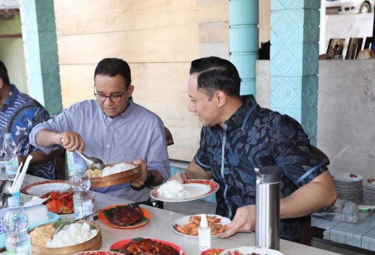 Penuh Sukacita, AHY Ajak Anies Cicipi Kuliner Khas Pacitan