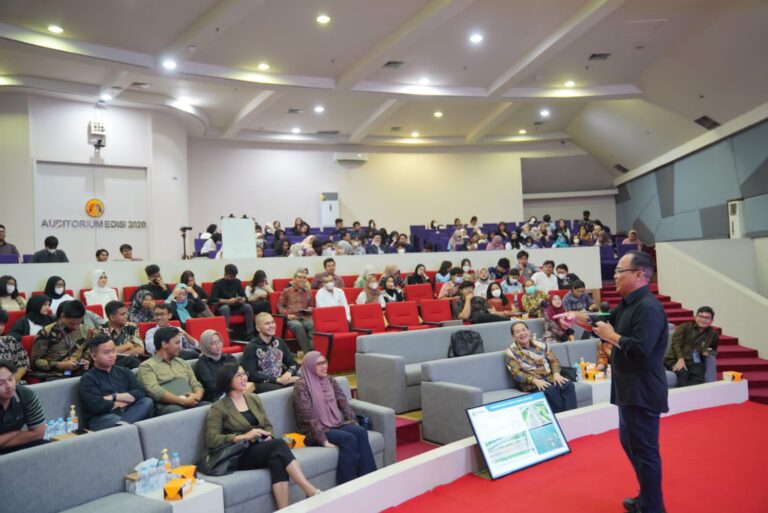Dirut Jasa Marga Ungkap Strategi Pengelolaan Jalan Tol selama Lebaran ke Mahasiswa UI
