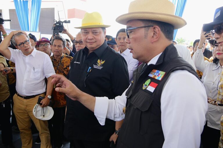 Tinjau Proyek Jalan Tol Cisumdawu, ini Harapan Airlangga