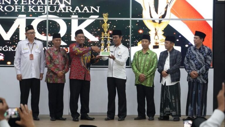 Gelar Malam Apresiasi, Kanwil Kemenag Serahkan Hadiah Juara MQK Jatim 2023
