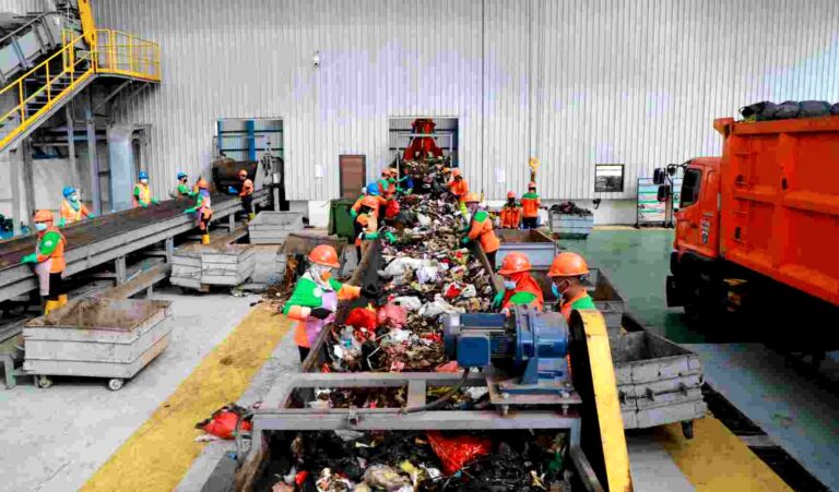 Pemprov DKI Olah Sampah Bantargebang Jadi Bahan Bakar Alternatif Bernilai Jual