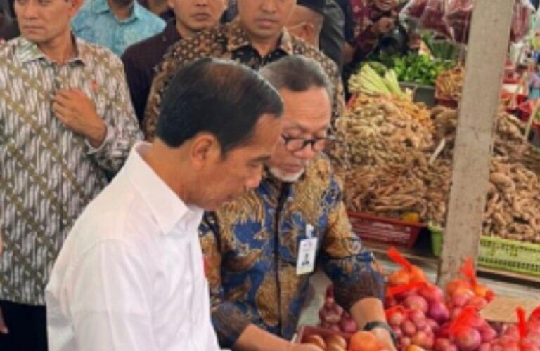 Jokowi dan Zulhas Kunjungi Pasar Produk Indonesia di Malaysia