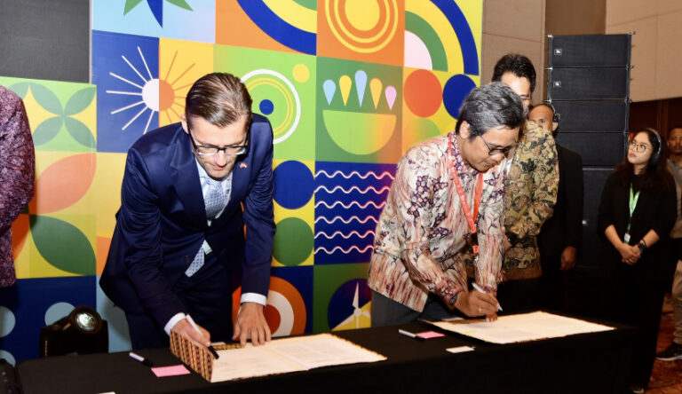 Massif Kembangkan EBT, Pertamina Group Tandatangani 9 MoU