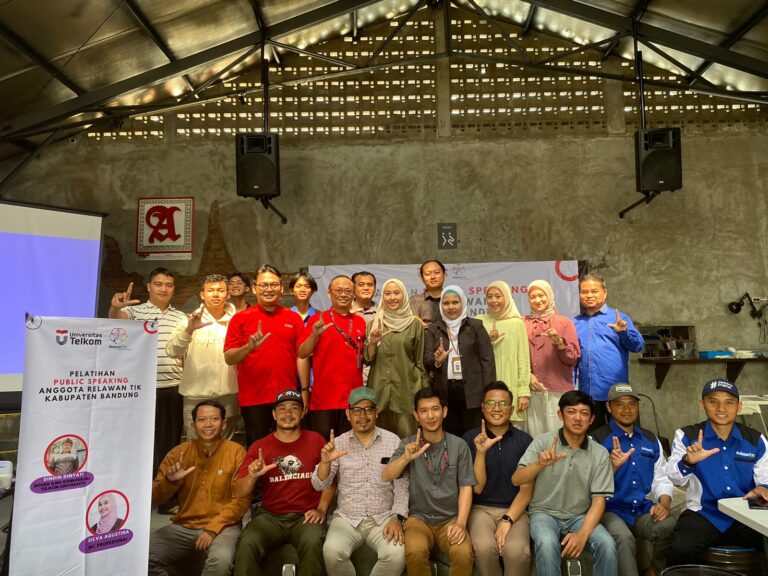 Universitas Telkom Gelar Pelatihan Public Speaking untuk Relawan TIK Kabupaten Bandung