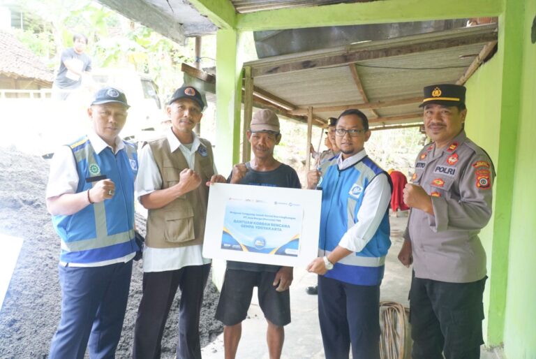 Jasa Marga Salurkan Bantuan Material Bangunan untuk Korban Bencana Gempa Bumi Yogyakarta