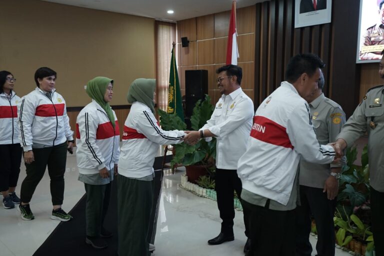 Lepas Delegasi PORNAS, Mentan SYL: Kalian Harus Juara