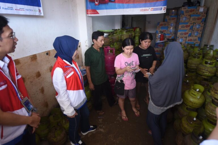 Dirut Pertamina Cek Langsung Penyaluran LPG 3 Kg Wilayah Sumatera Selatan
