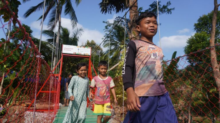 Jembatan Bangsa: Jawaban Konkrit Sasaka Sinergi Foundation Bagi Warga Cibalong