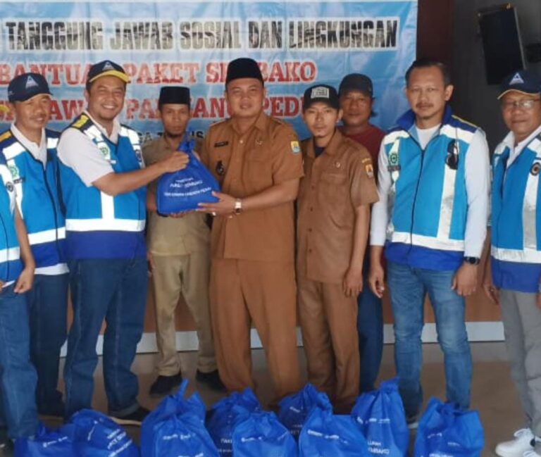 PT Jasamarga Transjawa Tol Salurkan 1.000 Paket Sembako untuk Warga di 10 Kelurahan Sekitar Jalan Tol Palikanci