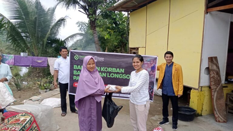 Tanggap Bencana Padang, Sinergi Foundation Salurkan Bantuan Pangan