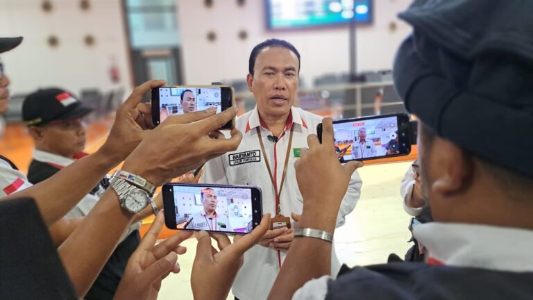 Sampai Bandara Madinah, PPIH Minta Jemaah Haji Simpan Paspor agar Tidak Hilang