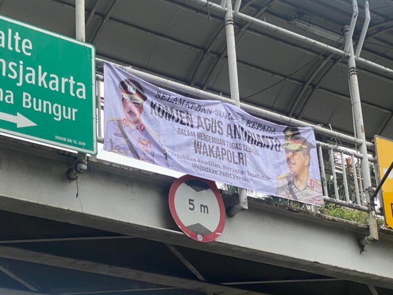 Spanduk Dukungan dan Ucapan Selamat kepada Wakapolri Baru Hiasi Jalanan Jakarta