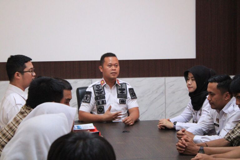 Lepas Pelajar PKL Kembali ke Sekolah, Kepala Rutan Depok Sampaikan Pesan Penting