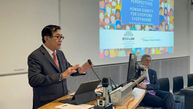 Di Oxford, Menkumham Yasonna Laoly Bicara Soal Martabat Manusia