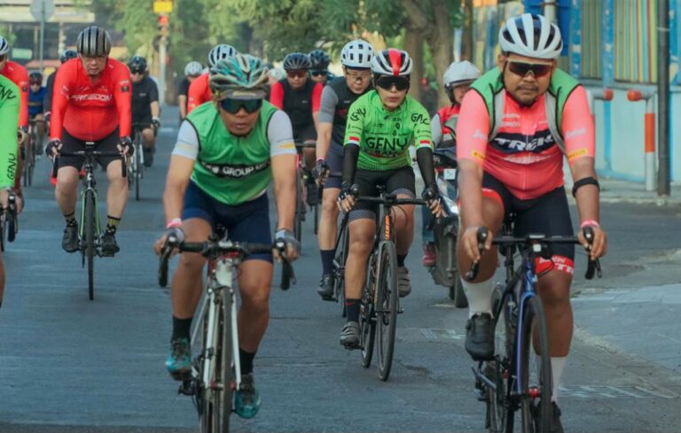 Sambut Bulan Kemerdekaan, Group Ride ke-10 GFNY Bali-IFG Life Jelajahi Kota Pahlawan