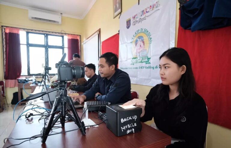 Layanan Jemput Bola Perekaman E-KTP di Sekolah Depok Tuai Apresiasi
