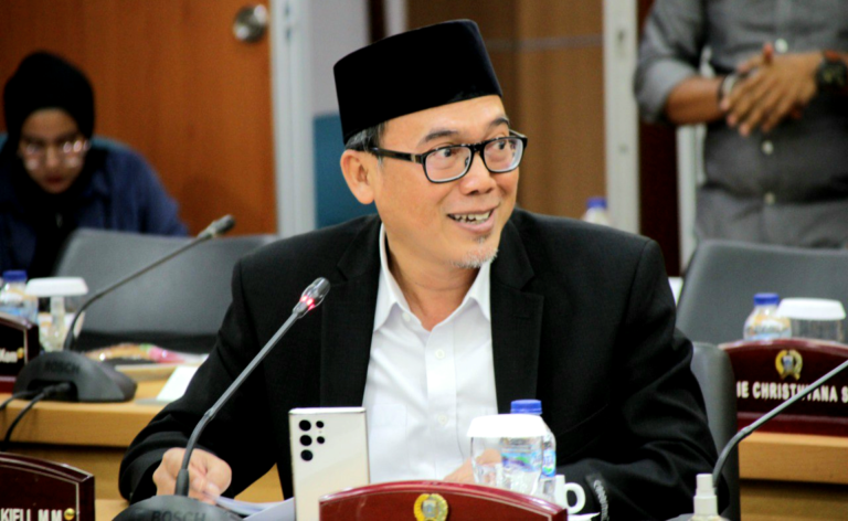 Tekan Polusi, PKS Usul ASN dan Pejabat DKI Beralih ke Transportasi Umum