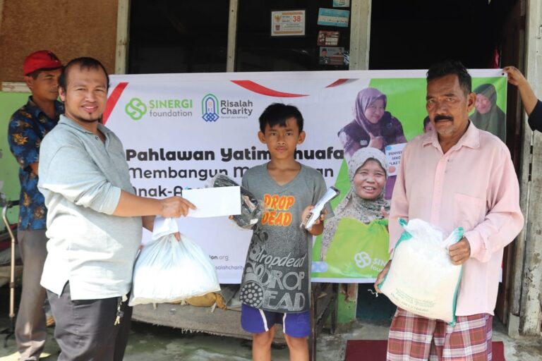 Sinergi Foundation Bersama Risalah Charity Hadirkan Pahlawan Yatim Dhuafa untuk Korban Banjir Padang