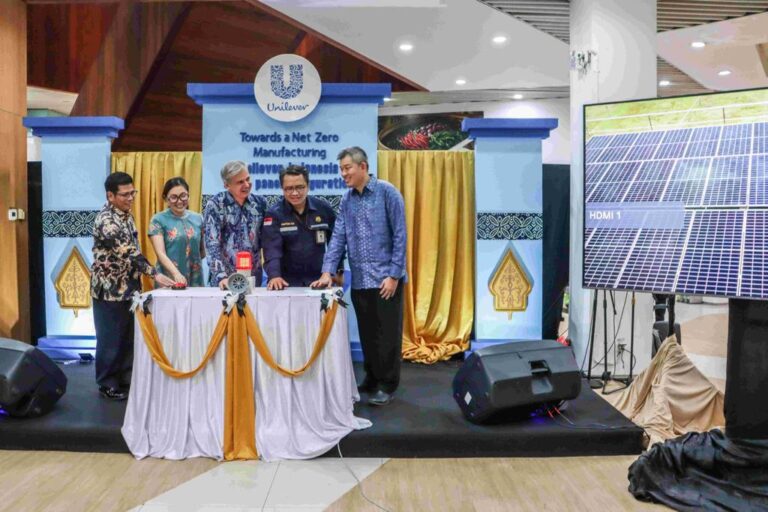 Kurangi Emisi Karbon, Kemenperin Dukung Industri Bangun Panel Surya