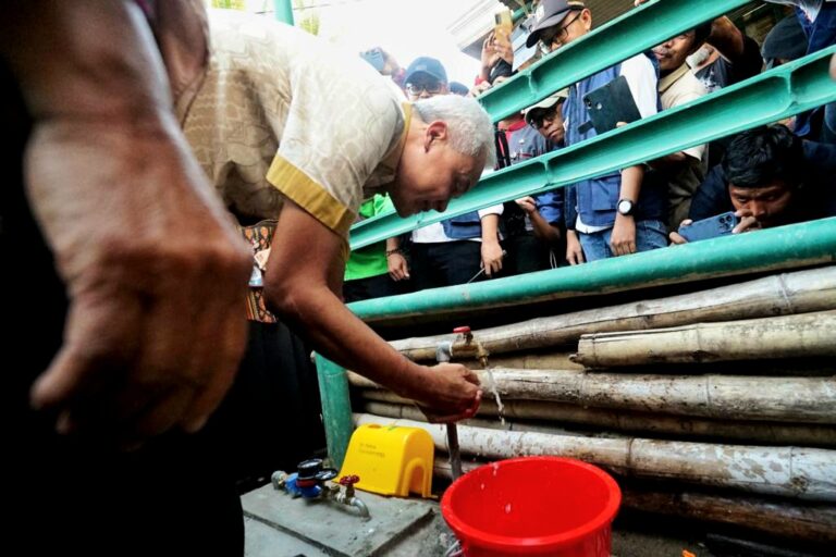 Ganjar Resmikan SPAM Gandrungmangu, Krisis Air Bersih di Kampung Laut Cilacap Akhirnya Teratasi