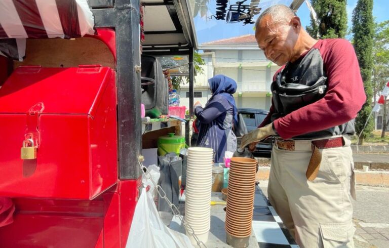 Kisah Difabel Marsiana, Rajut Asa dengan Jualan Kopi