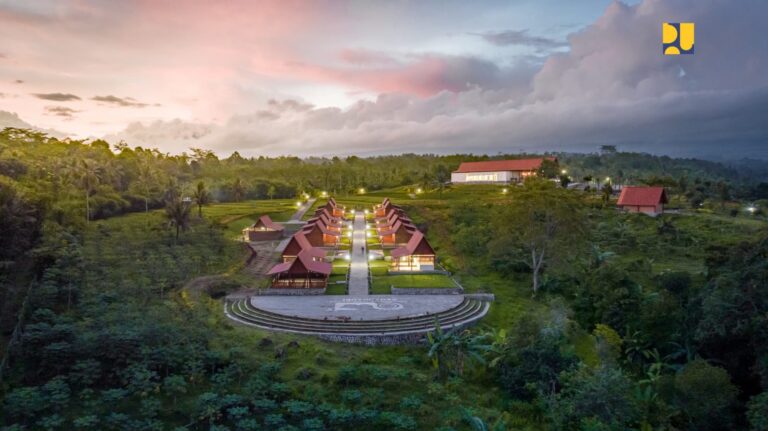 Perpaduan Budaya Osing dan Teknologi dalam Penataan Wisata Tamansuruh Banyuwangi