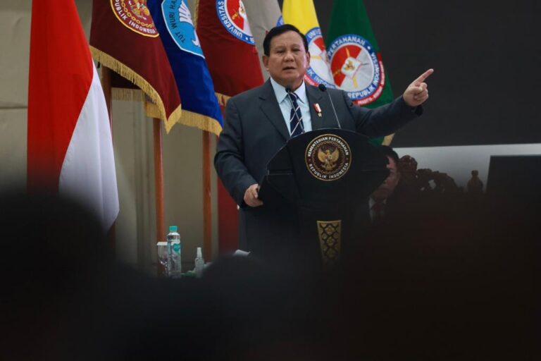 Prabowo Resmi Lantik Mayjen TNI Jonni Mahroza Sebagai Rektor Unhan RI