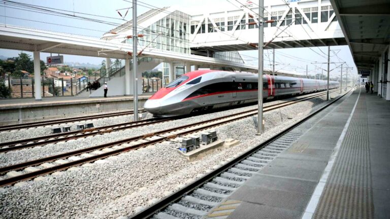 Pj Gubernur Bey Optimistis Kereta Cepat Dorong Pertumbuhan Ekonomi Jabar