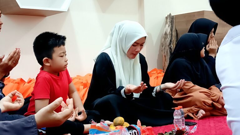 Caleg PKS Pancoran Mas Depok Dian Nurfarida Santuni Puluhan Yatim, Sebut Sedekah Kunci Kesuksesan