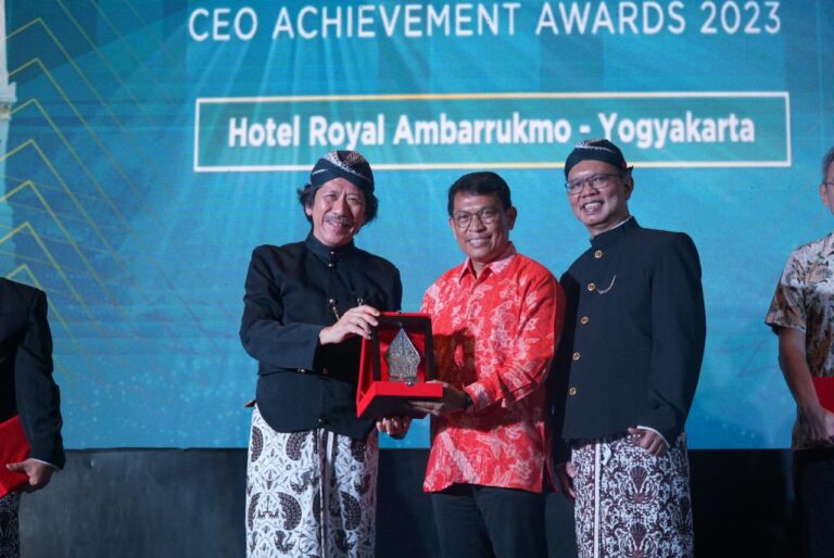 Direktur Utama Jasa Marga Raih Penghargaan Best Performance Chief Executive Officer 2023
