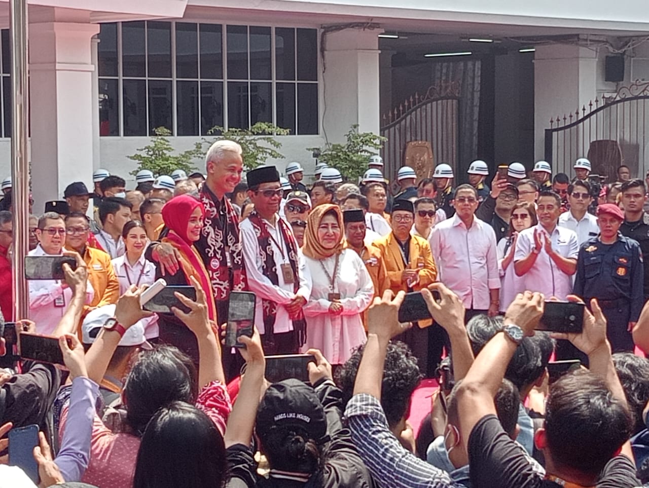 Kawal Pendaftaran Ganjar-Mahfud Ke KPU, ALMIJAN: InsyaAllah Menang Satu ...