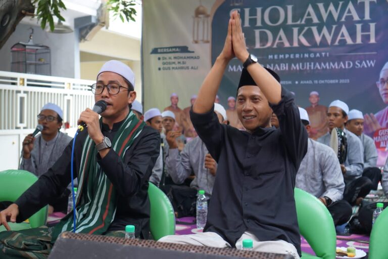 Bersolawat Bareng Ratusan Ibu-Ibu di Kebomas, Nailul Faroq: Semoga Kita Semua Mendapat Berkah