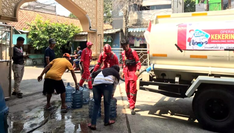 Bantu Warga Terdampak Kekeringan, PMI Depok Distribusikan 82 Ribu Liter Air Bersih