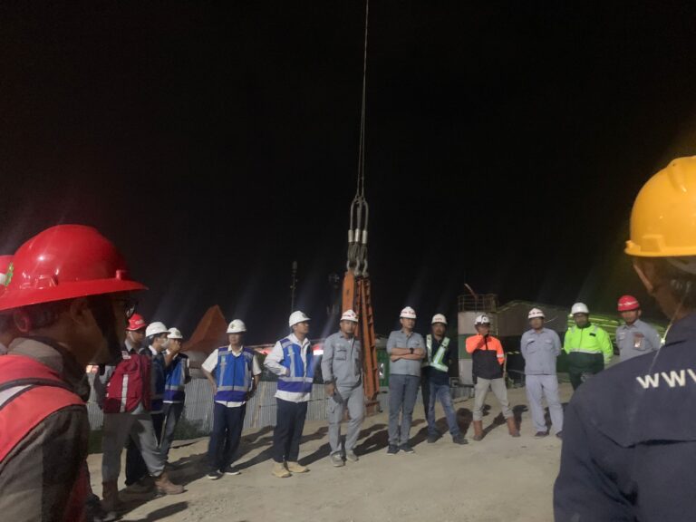 Pengerjaan Erection Girder Underpass Ngasem Tol Jogja-Solo Sukses di Hari Pertama