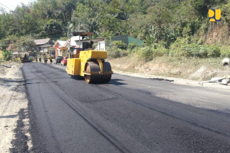 Tingkatkan Konektivitas Antar Provinsi, PUPR Lakukan Preservasi Jalan Wolo – Bts Kota Kolaka