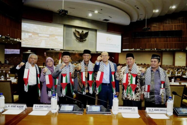 Syal Palestina dan Konsistensi Perjuangan DPR Melawan Penjajahan Dunia