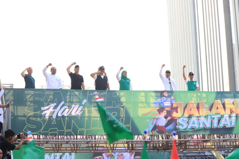 Lepas Jutaan Peserta Jalan Santai, Gus Yahya: Jihad Santri Jayakan Negeri