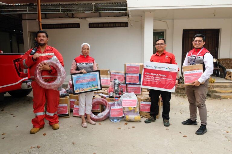 Kilang Pertamina Plaju Suplai Bantuan Logistik Untuk Pejuang Pemadaman Karhutla di Sumsel