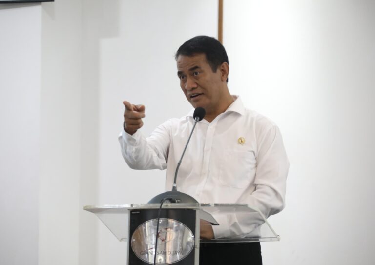 Mentan Amran Kerja Maraton Ajak Produsen Benih Jagung Perkuat Akselerasi Tanam