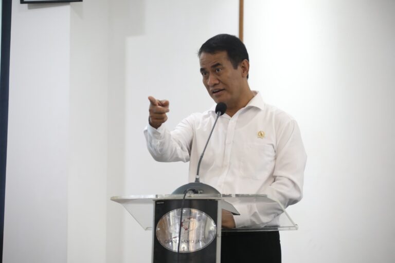 Amran Sulaiman Instruksikan Pejabat Kementan Turun Lapang Siapkan Tanam