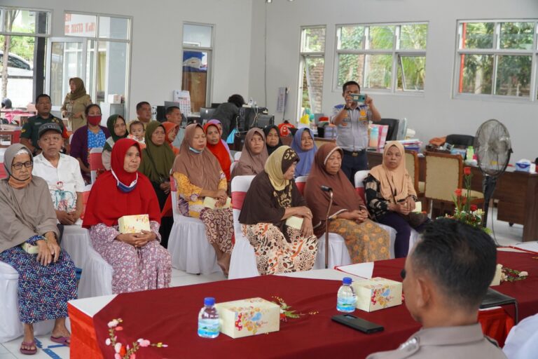 Dalam Dua Pekan, PT Trans Marga Jateng Salurkan 1.204 Sembako di 4 Kabupaten Sekitar Tol Semarang-Solo