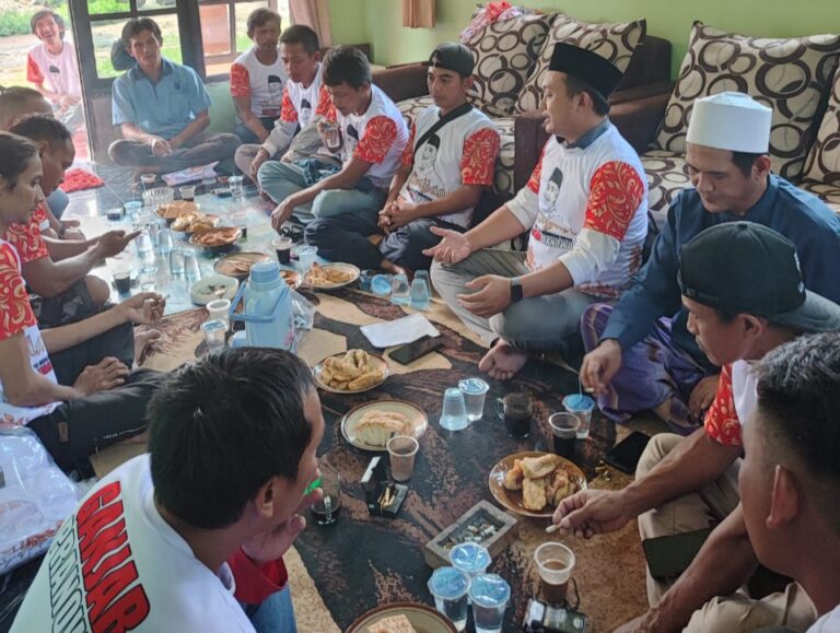 Giatkan Kampanye Door To Door, Relawan Ganjar-Mahfud: Masyarakat Harus Diberi Pendidikan Politik