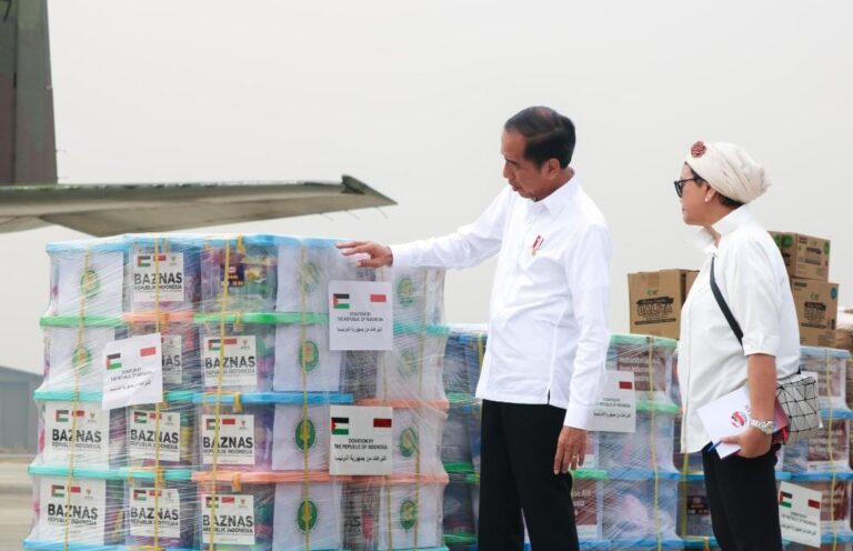 Jokowi Lepas Pengiriman Bantuan Kemanusiaan BAZNAS ke Palestina