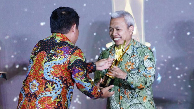Menag Raih GATRA Award 2023 sebagai Tokoh Transformasi Digital Layanan Keagamaan
