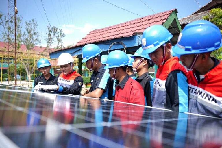 Pertamina Dorong Pembentukan Generasi Muda Peduli Lingkungan Melalui Program Sekolah Energi Berdikari di SMKN 2 Dumai