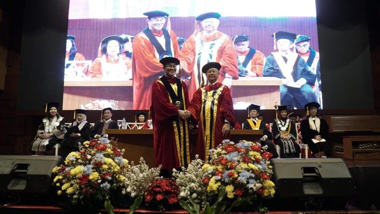Tingkatkan Kualitas Keilmuan, UPH Kukuhkan Prof. Antonius Herusetya Jadi Guru Besar Akuntansi
