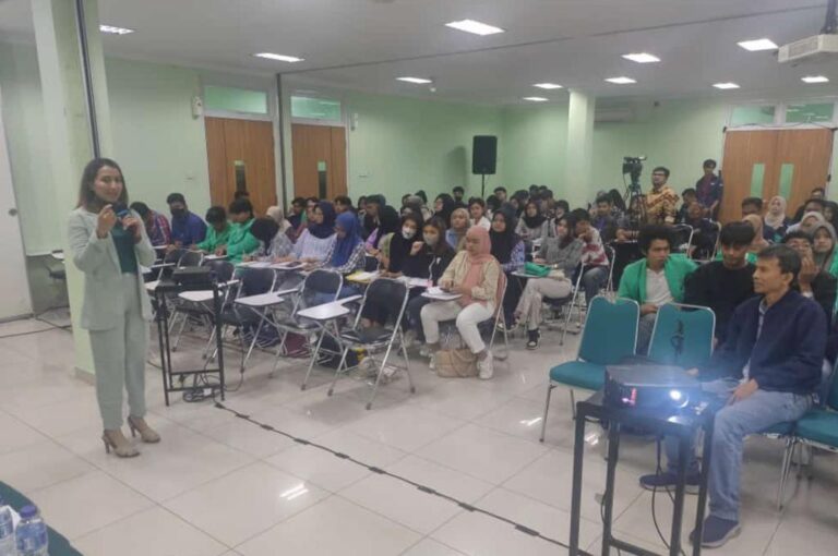 Institut STIAMI Gelar Kuliah Umum Bersama News Presenter TVOne Seera Safira