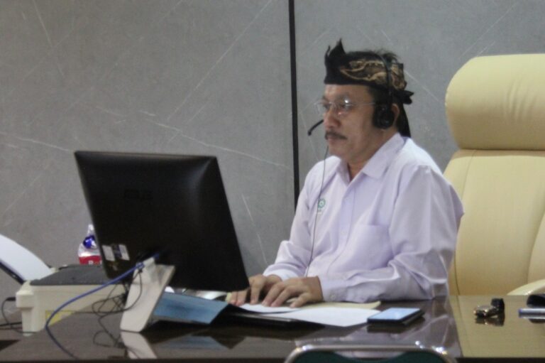Dekan Fakultas Adab dan Humaniora (FAH) UIN Sunan Gunung Djati Bandung Dr. H. Dedi Supriadi, M.Hum.